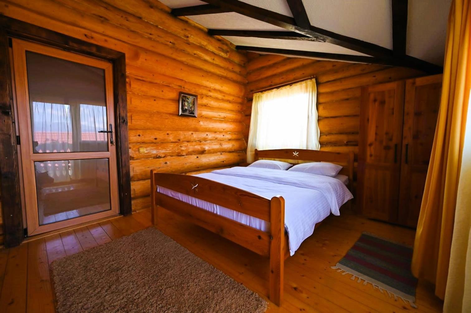 Casa De Lemn Villa Risnov Bagian luar foto