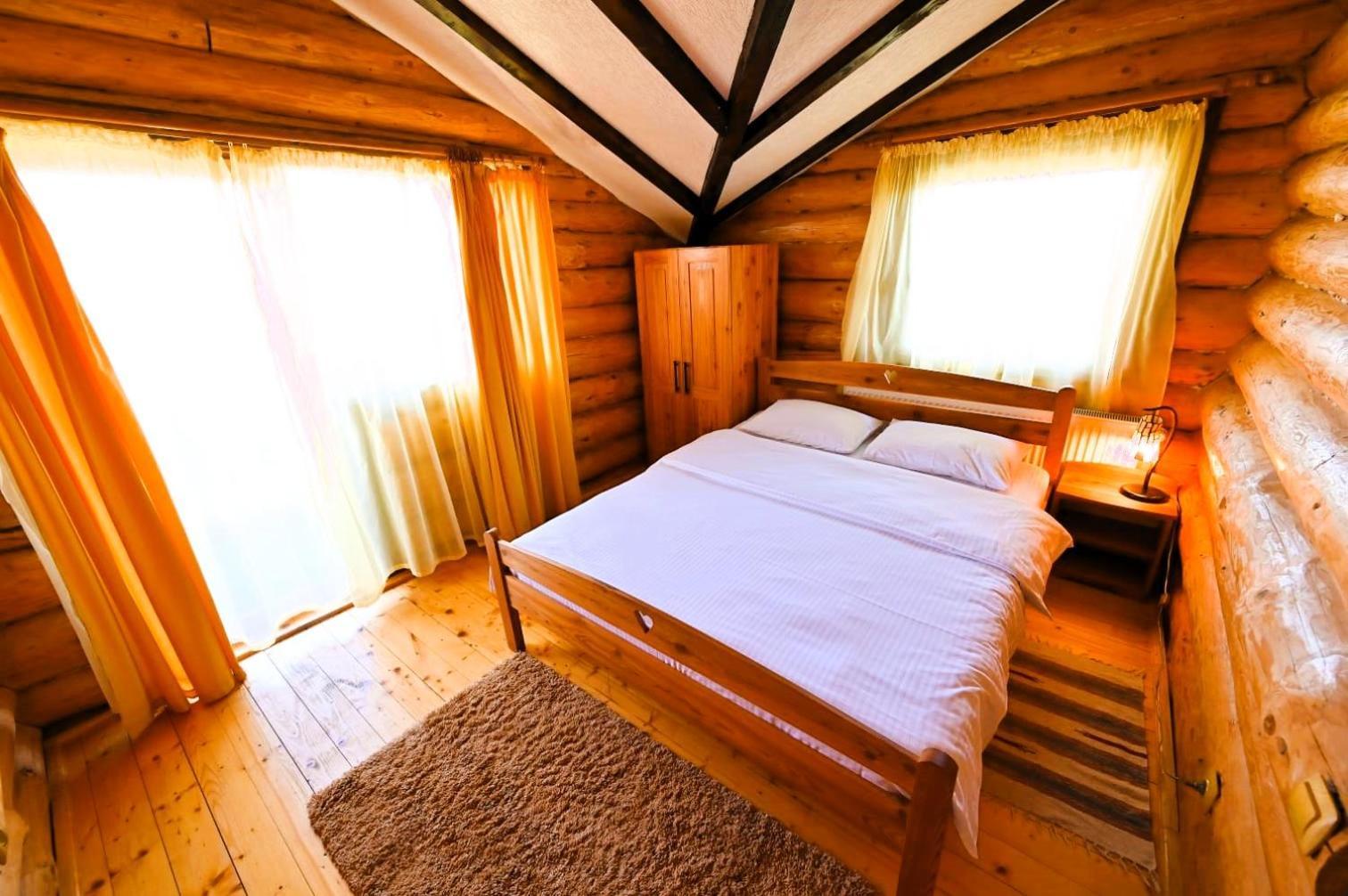 Casa De Lemn Villa Risnov Bagian luar foto