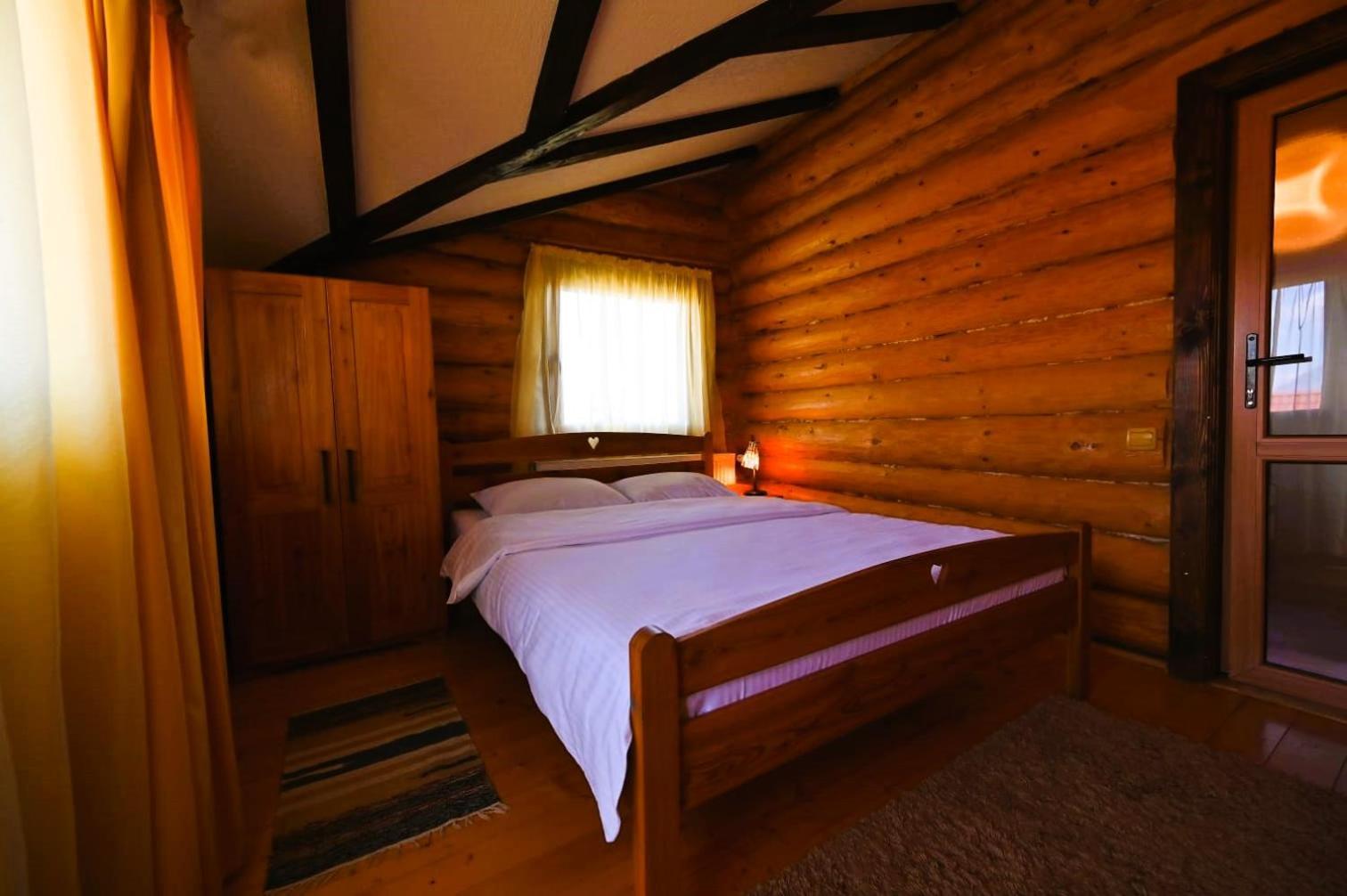 Casa De Lemn Villa Risnov Bagian luar foto